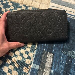 Black artsy wallet